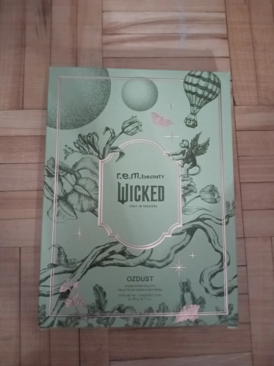 r.e.m. beauty Wicked Ozdust Eyeshadow Palette