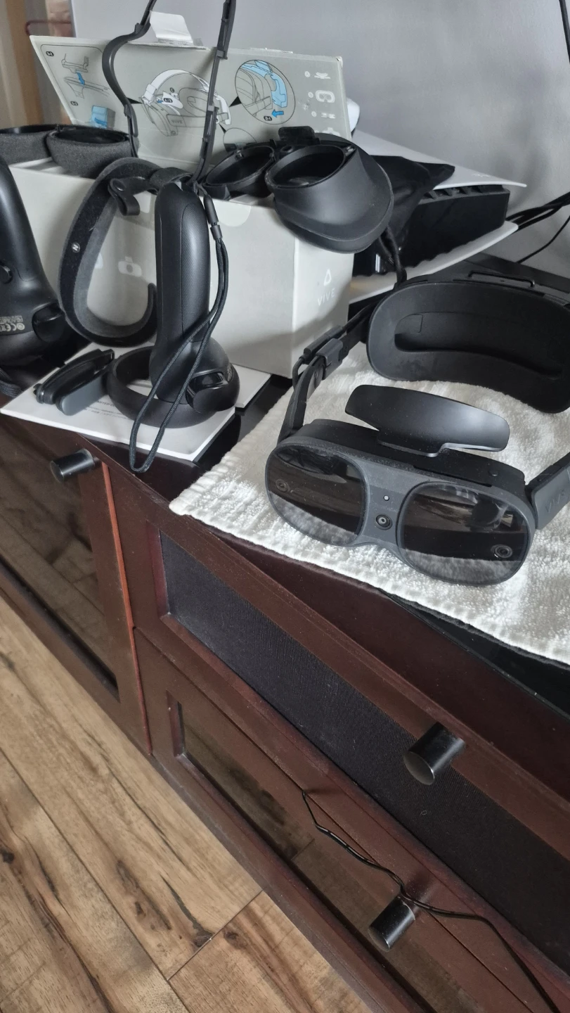 HTC Vive XR Elite Virtual Reality Headset - photo 3