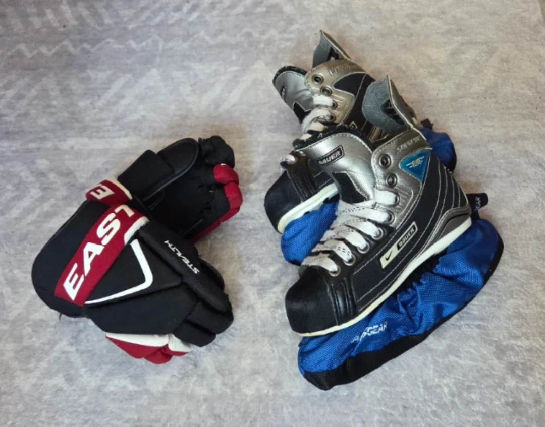 Kid's Hockey Gloves & Skates 🏒 - photo 2