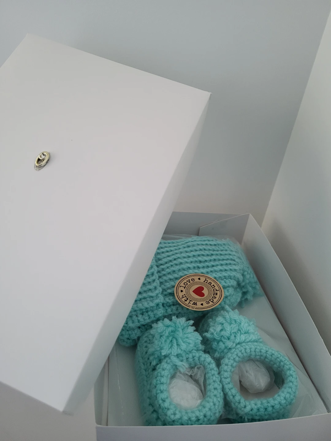 Handmade Baby Hat and Booties Set - photo 3