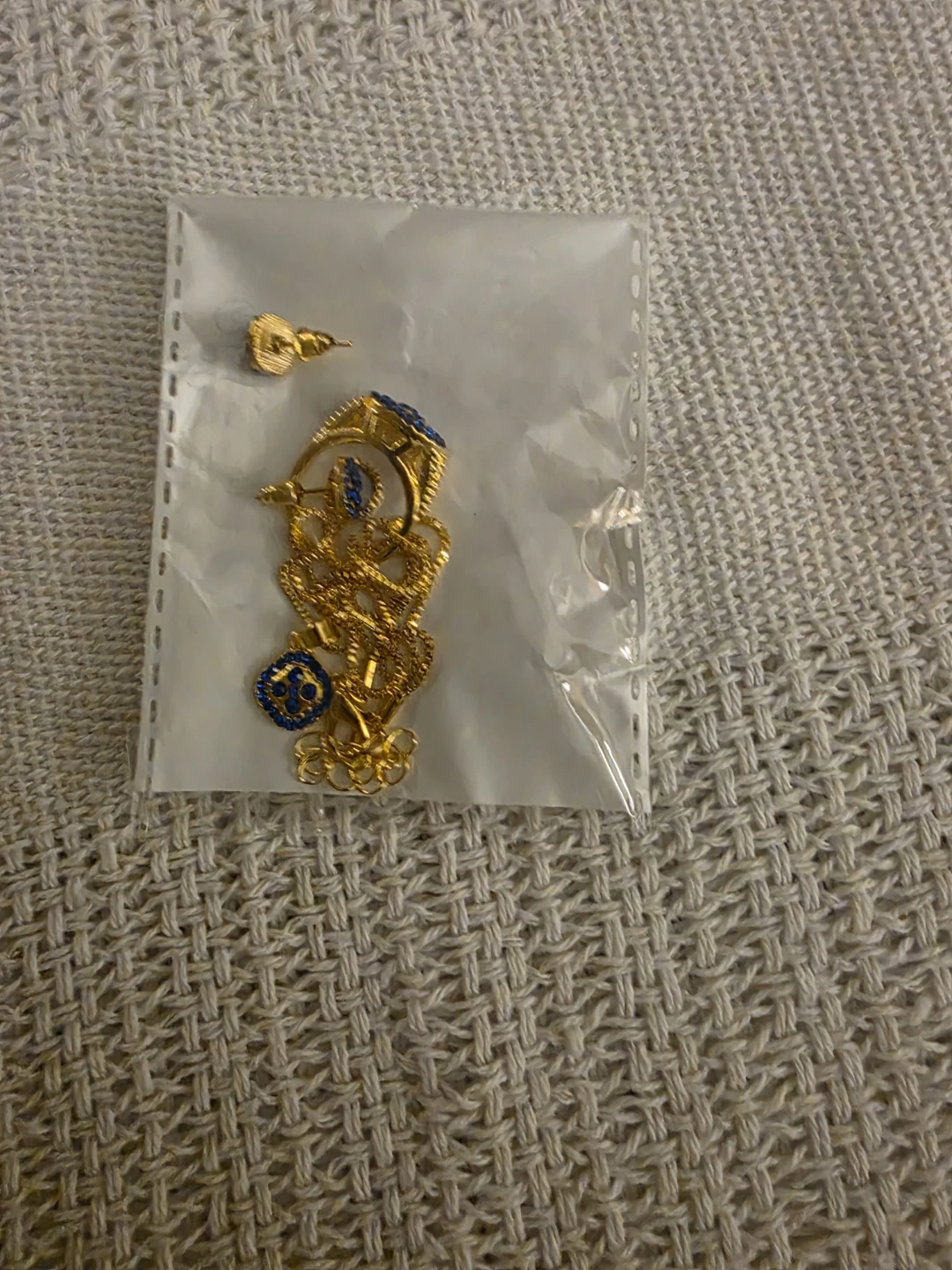Gold-tone jewellery set with blue accents
