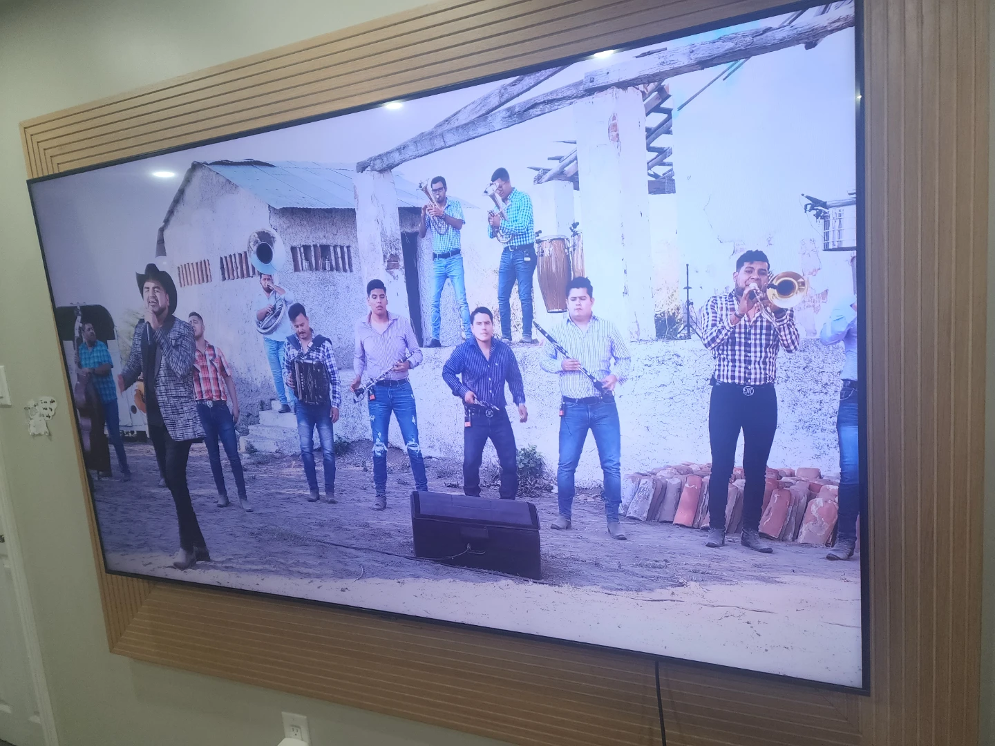 Samsung 75 inch TV - photo 4