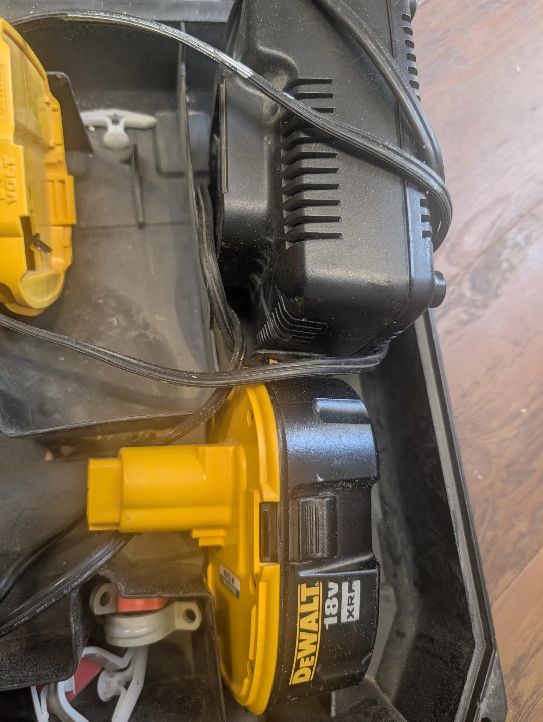 DEWALT DC988 HEAVY DUTY XRP 18V Cordless Hammerdrill Kit - photo 5