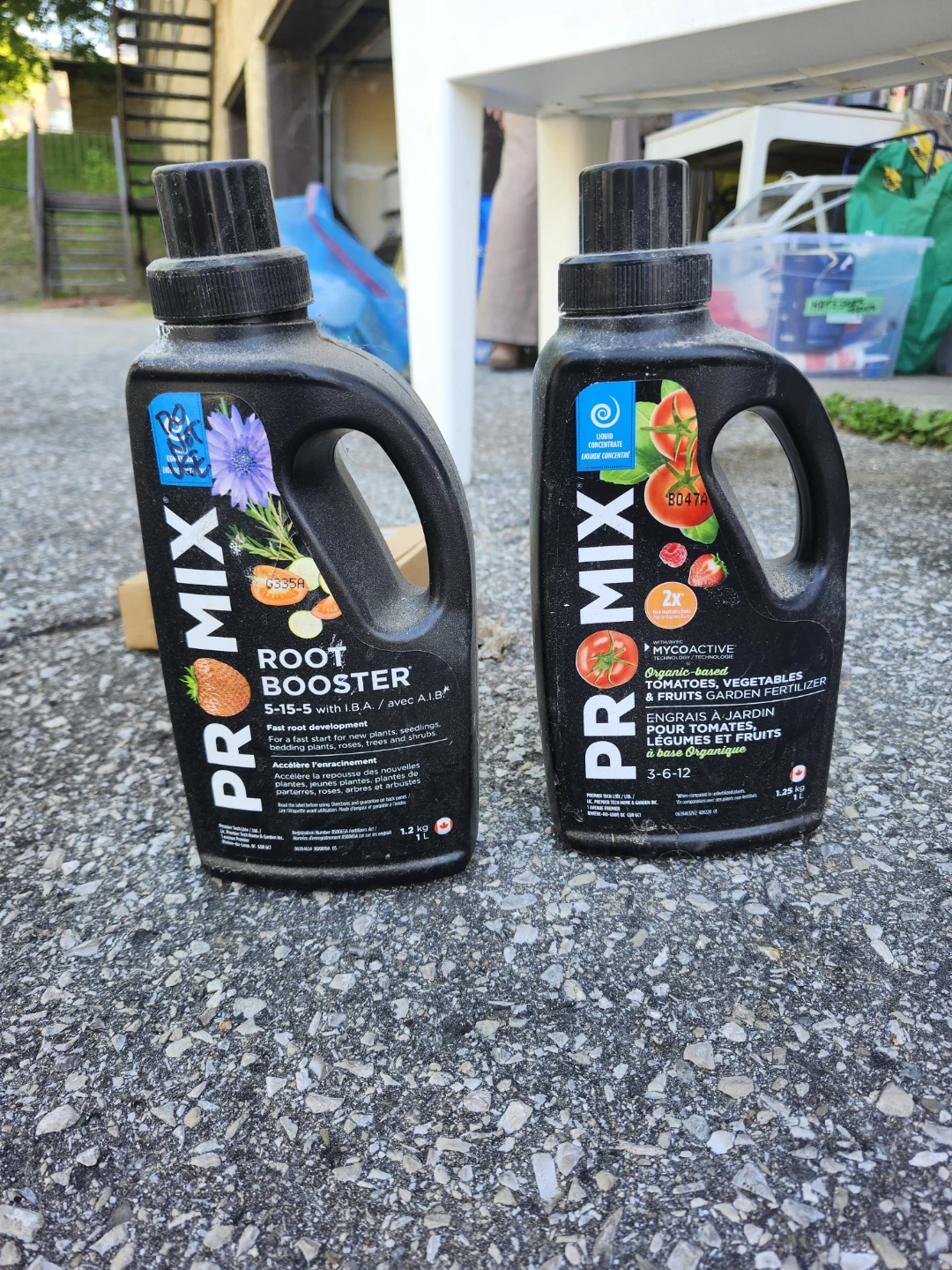 PRO-MIX Root Booster & Garden Fertilizer