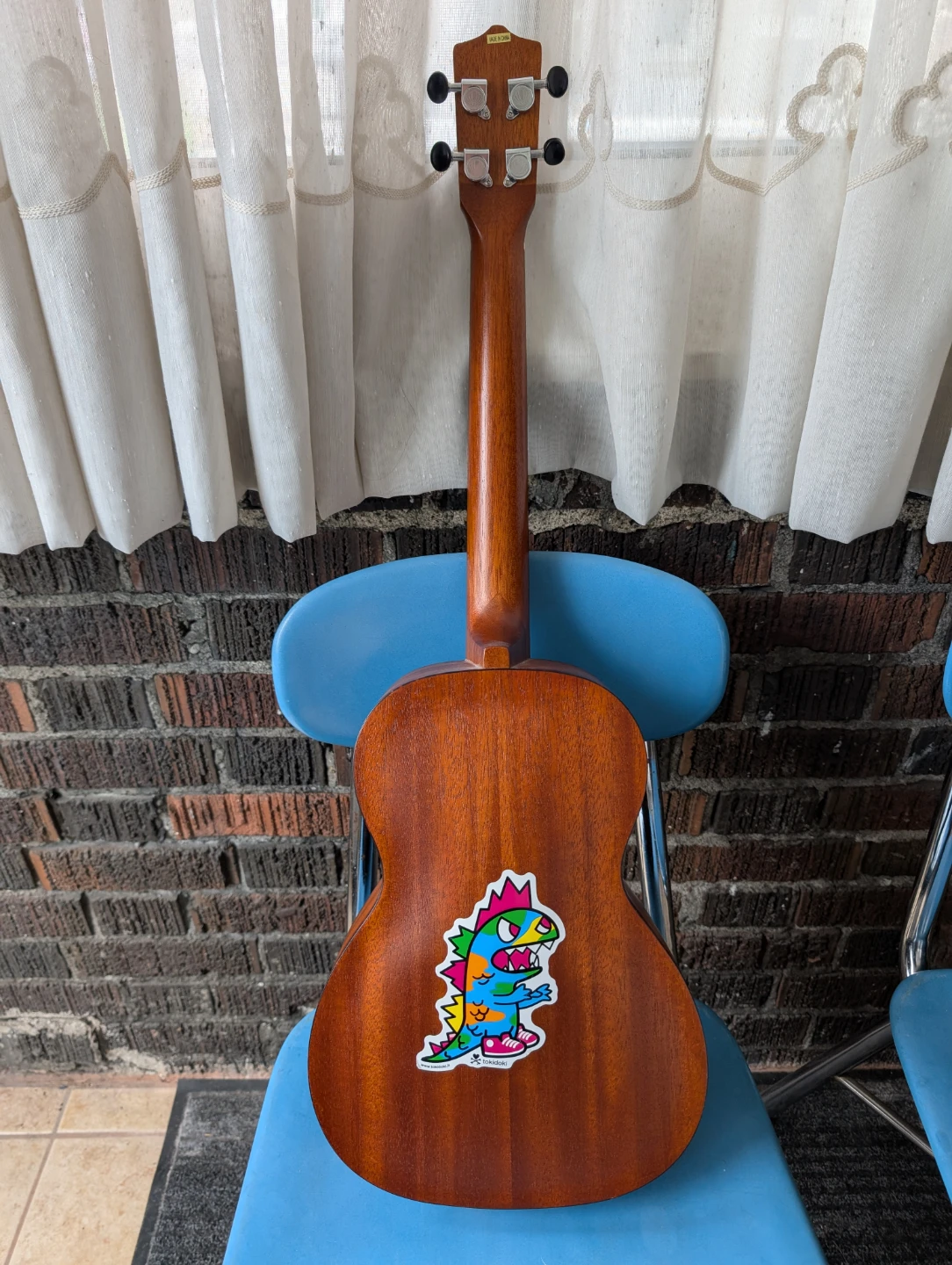 Baritone Ukulele + soft case + stand - photo 2