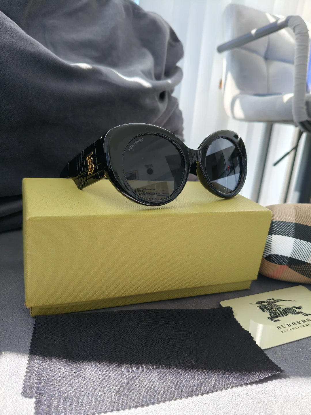 Burberry Black Oval Sunglasses - photo 2