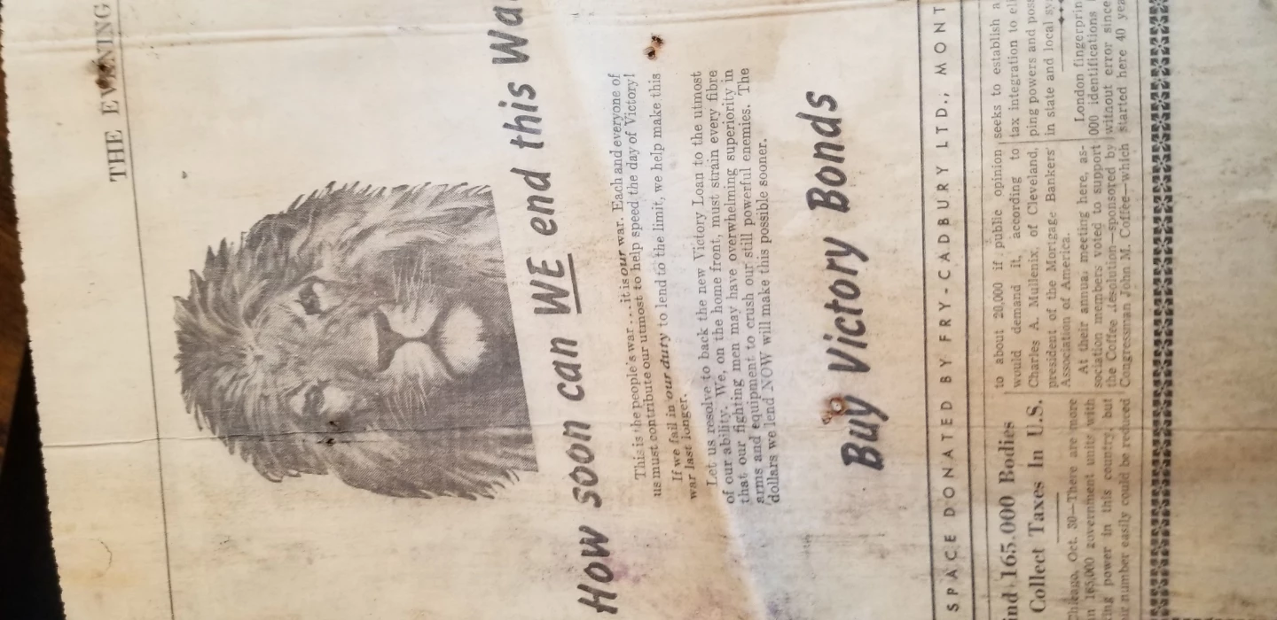 Collection of vintage newspapers - photo 2