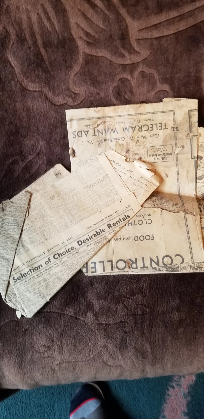Collection of vintage newspapers - photo 3