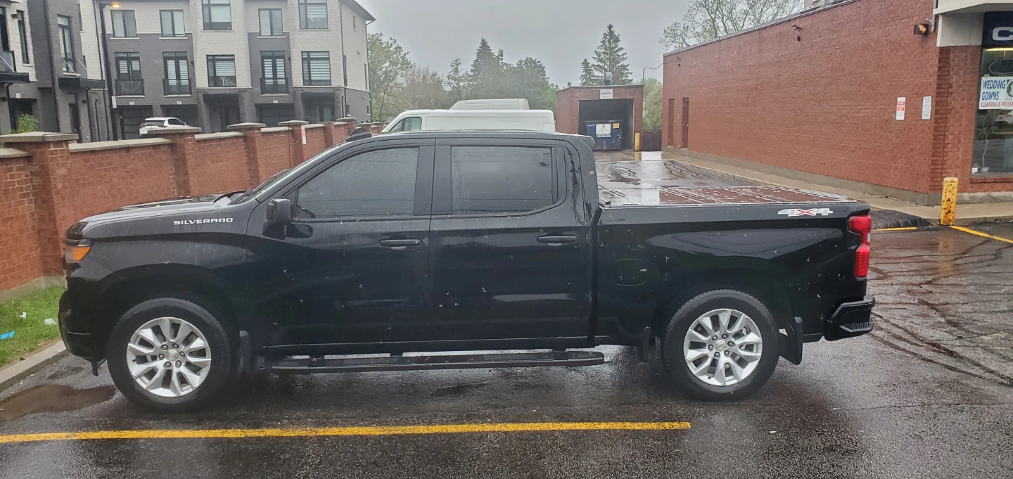 Black Chevrolet Silverado Custom Truck(only 30000 km) - photo 2