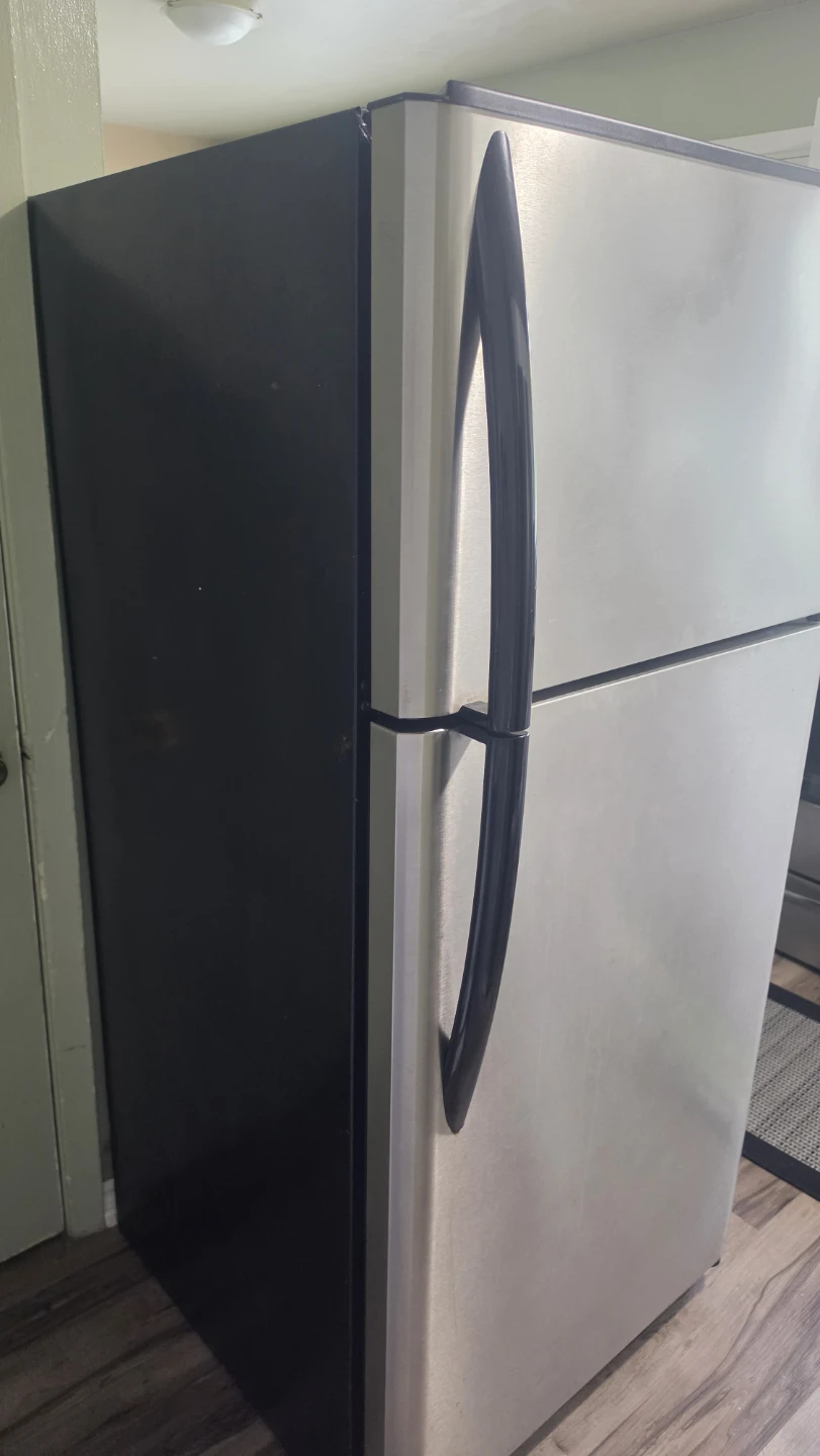 Kenmore Top Freezer Refrigerator - photo 2
