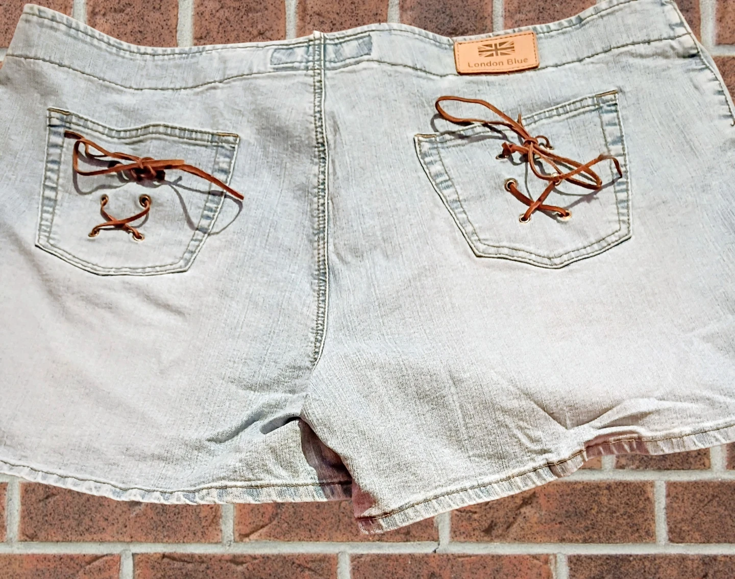 Women's jean shorts W/Ties on front/Back size 23/24 - photo 2