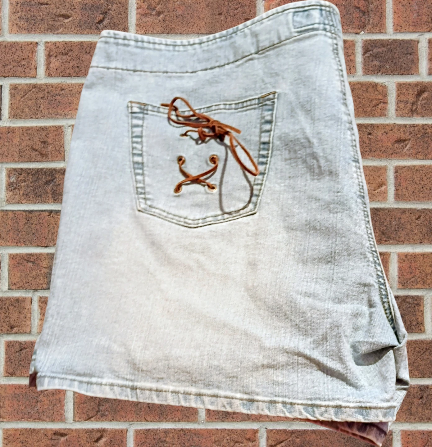 Women's jean shorts W/Ties on front/Back size 23/24 - photo 3