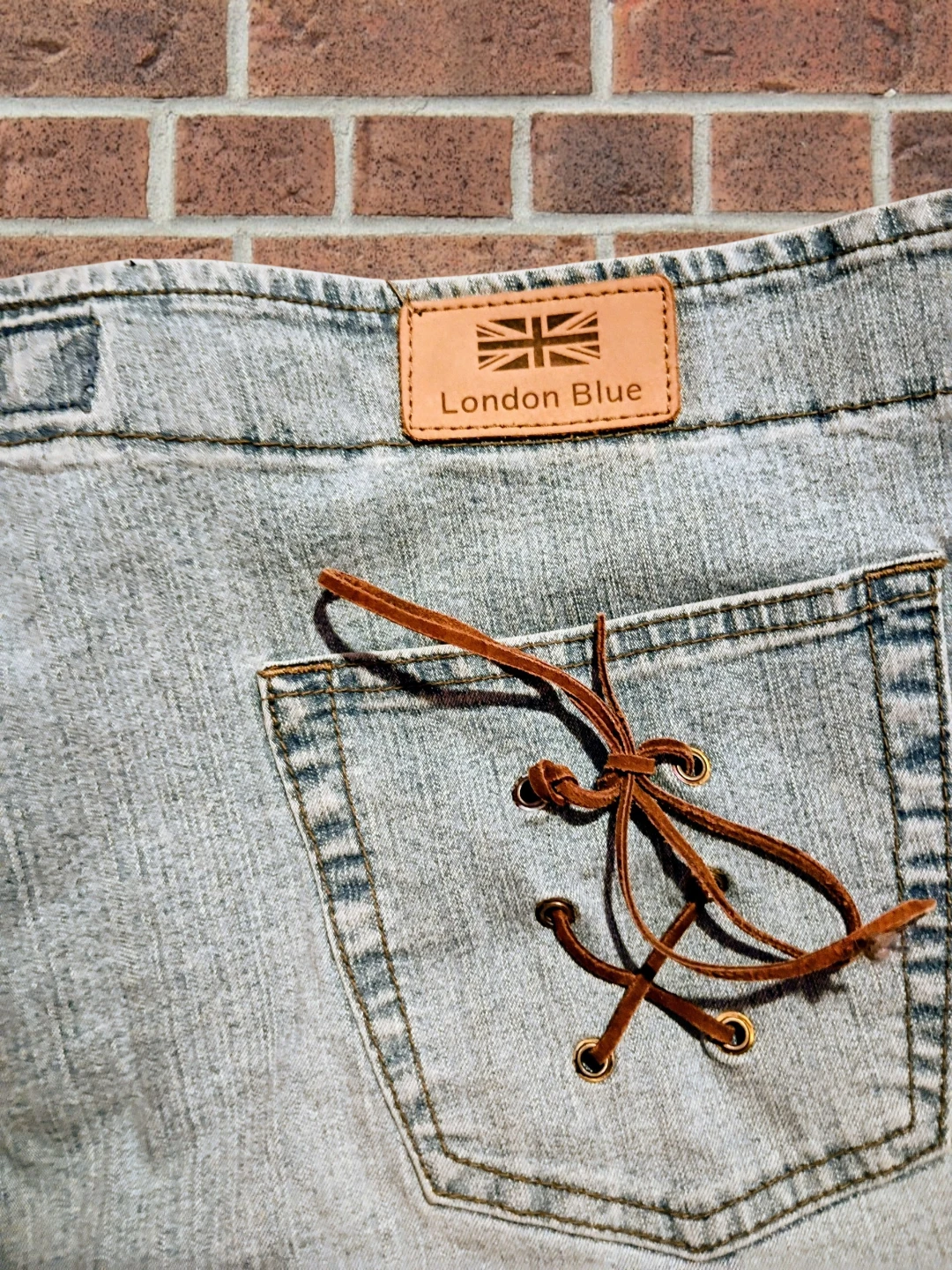 Women's jean shorts W/Ties on front/Back size 23/24 - photo 5