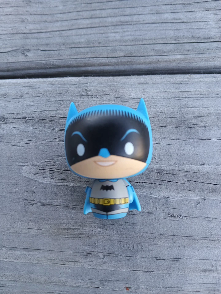 Funko Pint Size: Batman Vinyl Figure DC Comics 1.5"