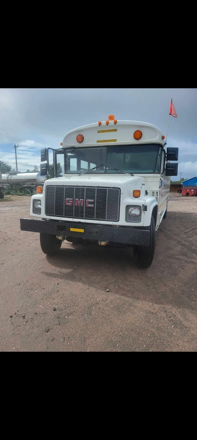 Low-KM Conversion-Ready Bus – Cat Motor & Allison Trans - photo 3