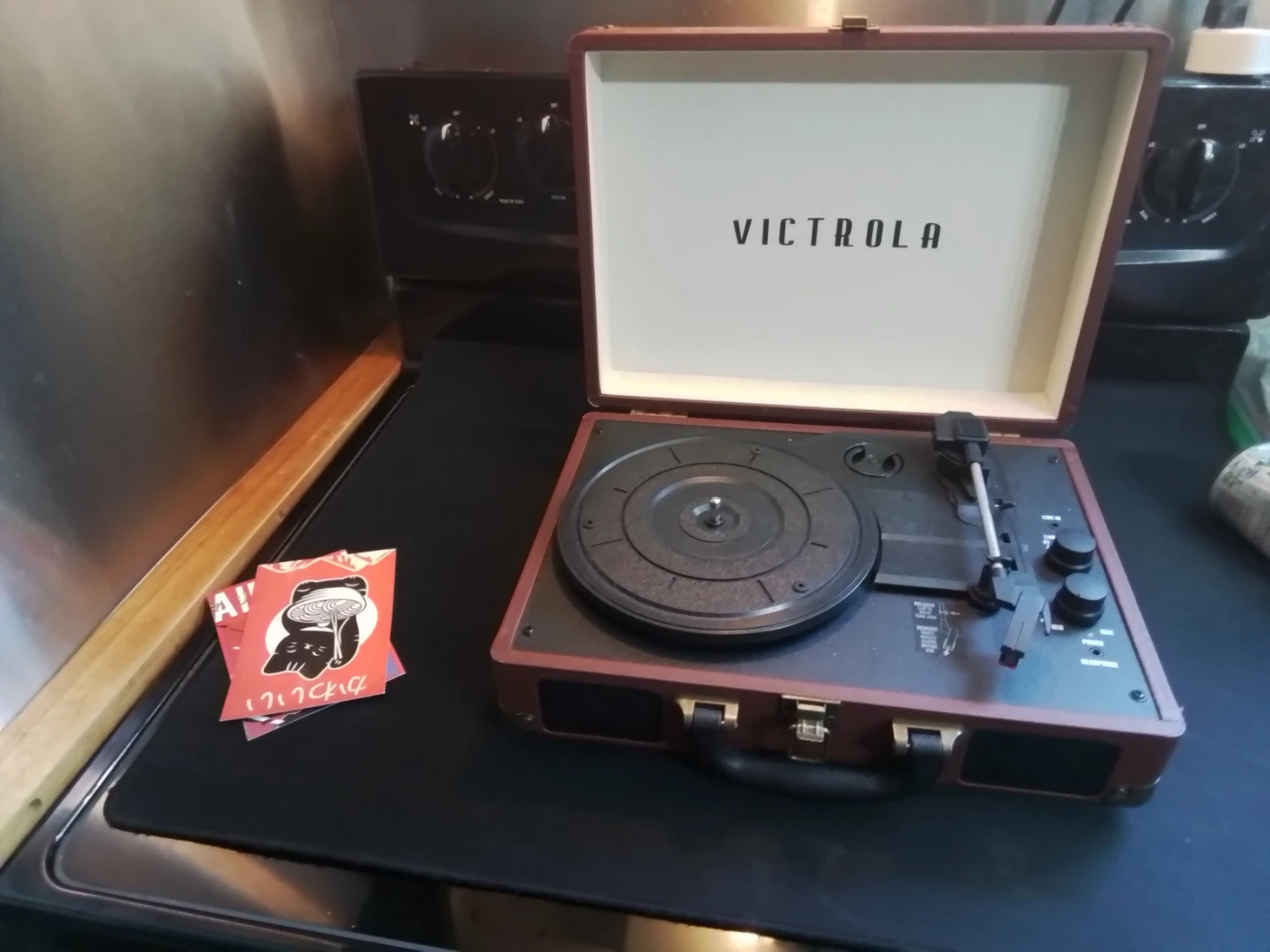Victrola Vintage Suitcase Turntable - photo 3