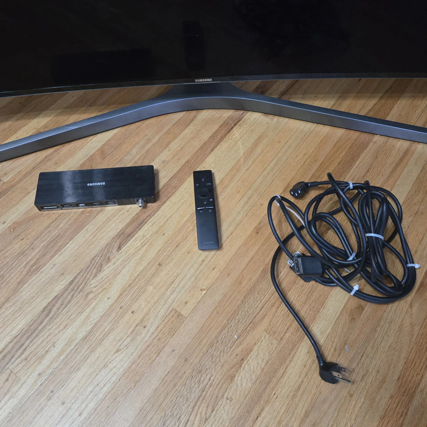 Samsung 78" Curved 4K UHD Smart TV UN78KS9800F  Black screen - photo 2
