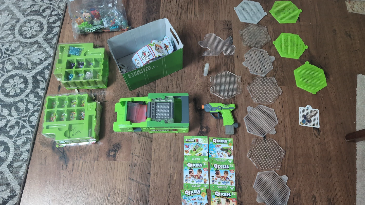 Qixels 3D Maker and extra Qixels beads
