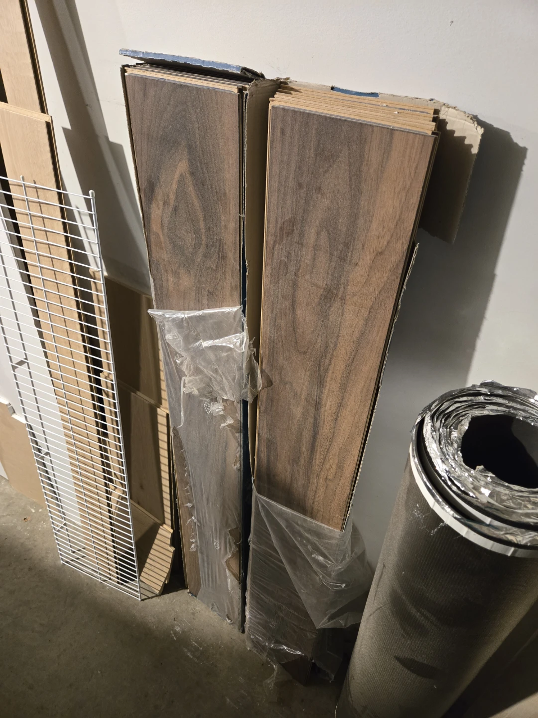 2 boxes of laminate flooring 8x55 10 panels