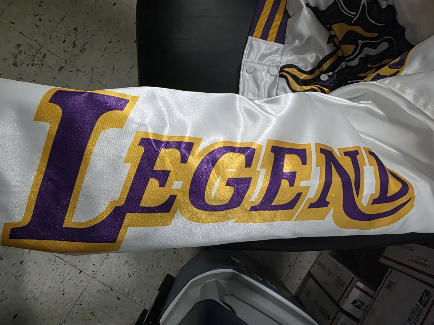 Los Angeles Lakers "LEGEND" Bomber Jacket - photo 3