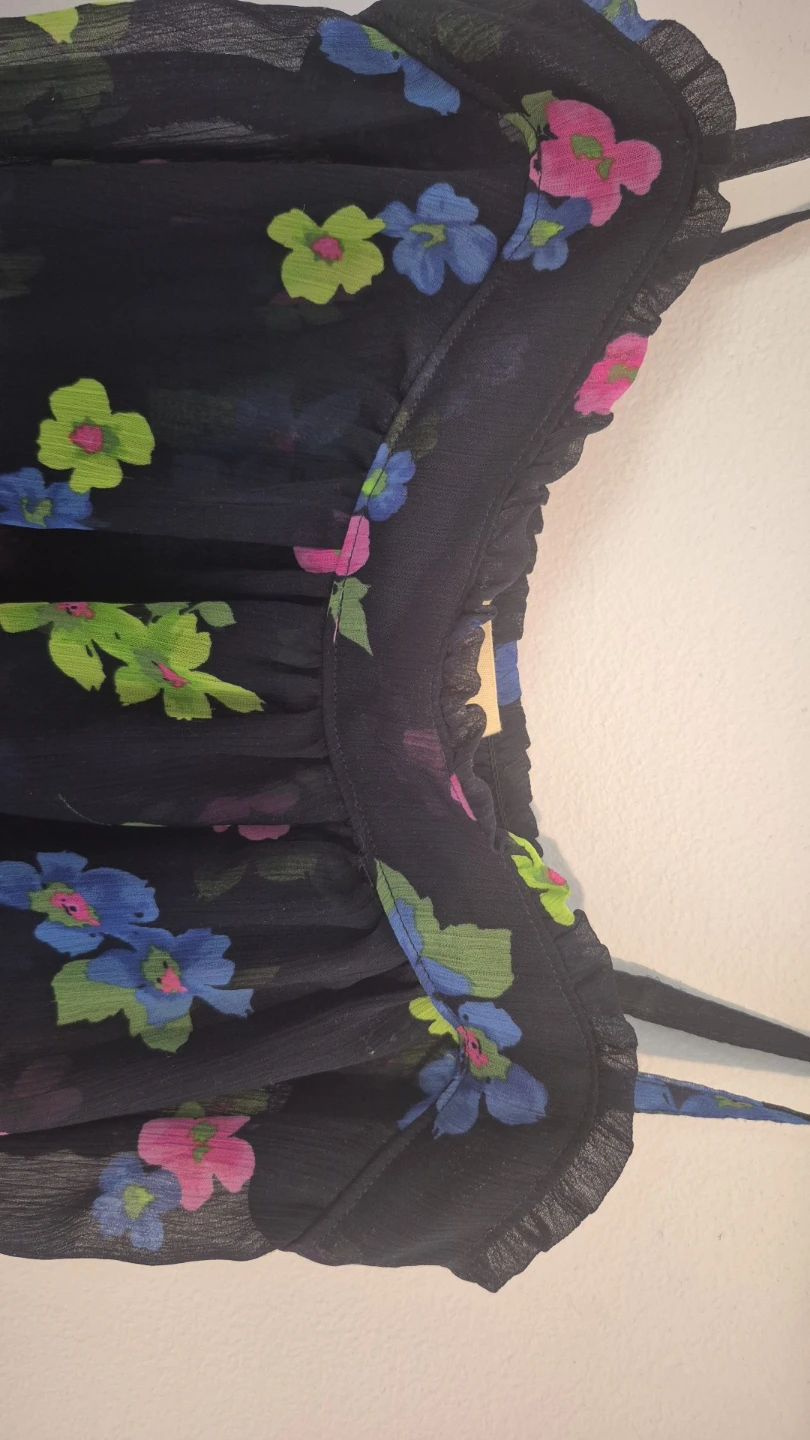 Hollister Women's Black Floral Cami Top Size M - photo 3