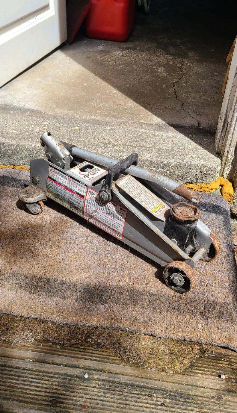 2- Ton Hydraulic Floor Jack - Husky Brand