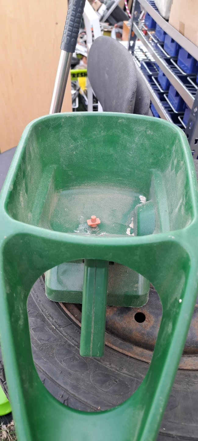 Scotts HandyGreen II Spreader - photo 2