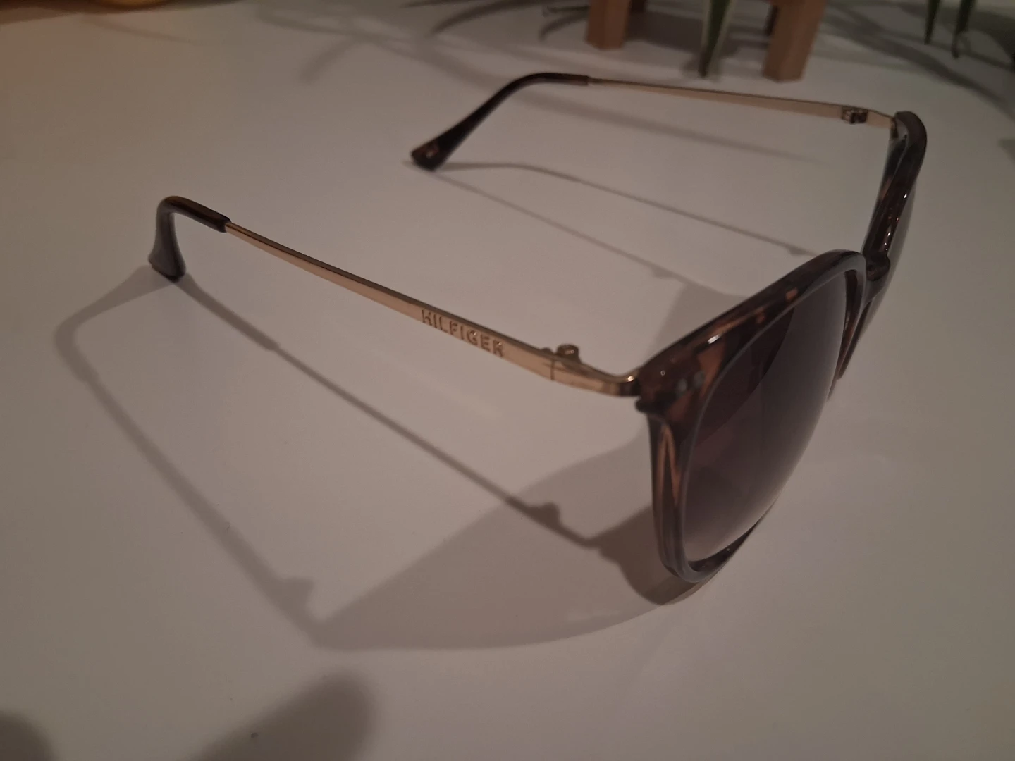 Brand new Tommy Hilfiger turtoise shell sunglassess w case OBO - photo 2