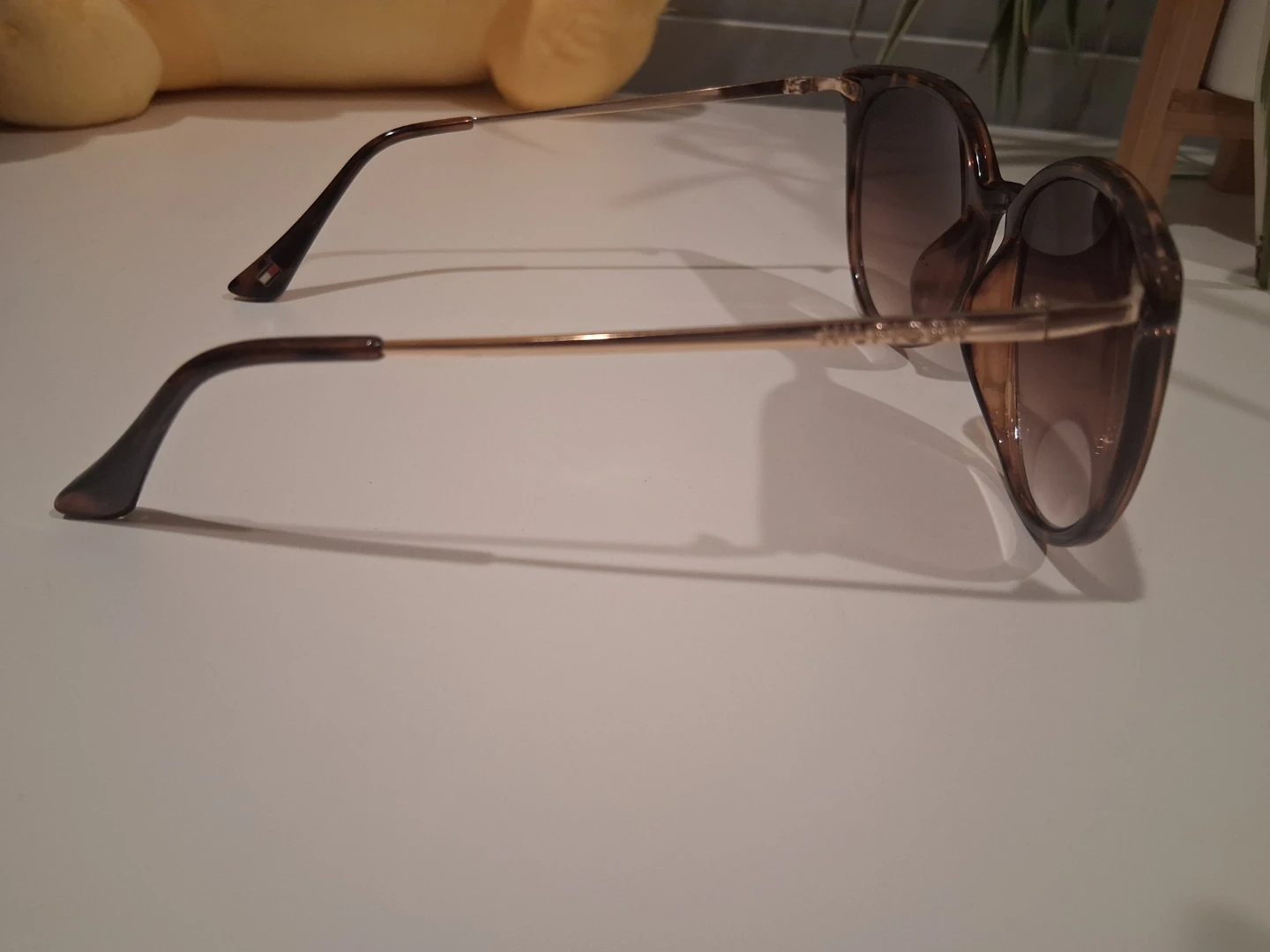 Brand new Tommy Hilfiger turtoise shell sunglassess w case OBO - photo 3