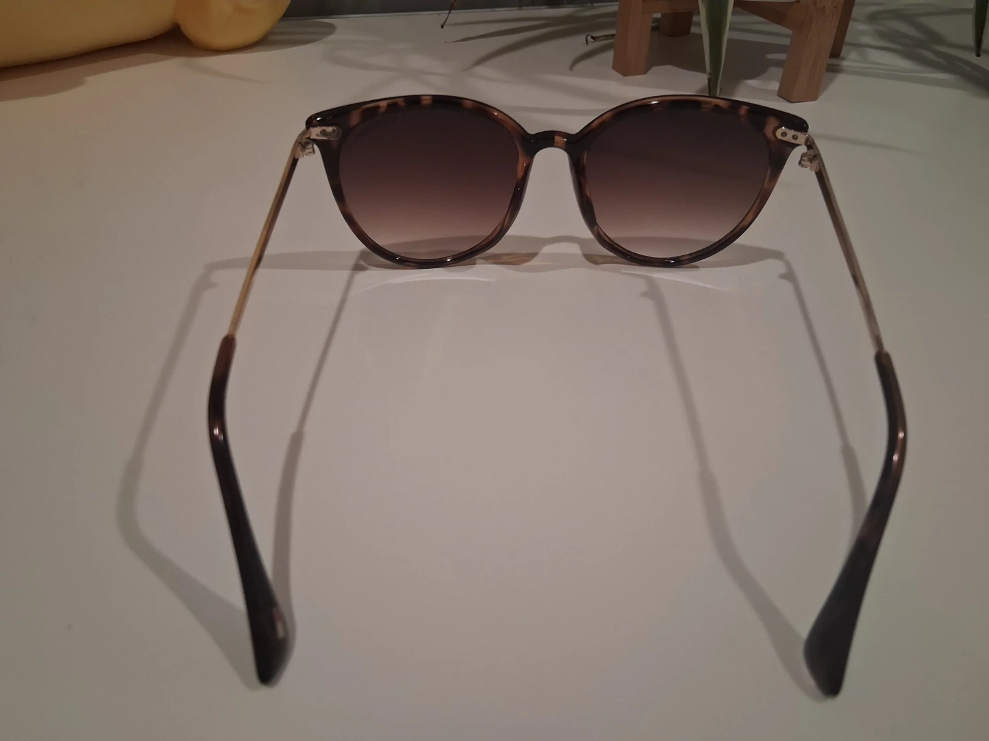 Brand new Tommy Hilfiger turtoise shell sunglassess w case OBO - photo 4