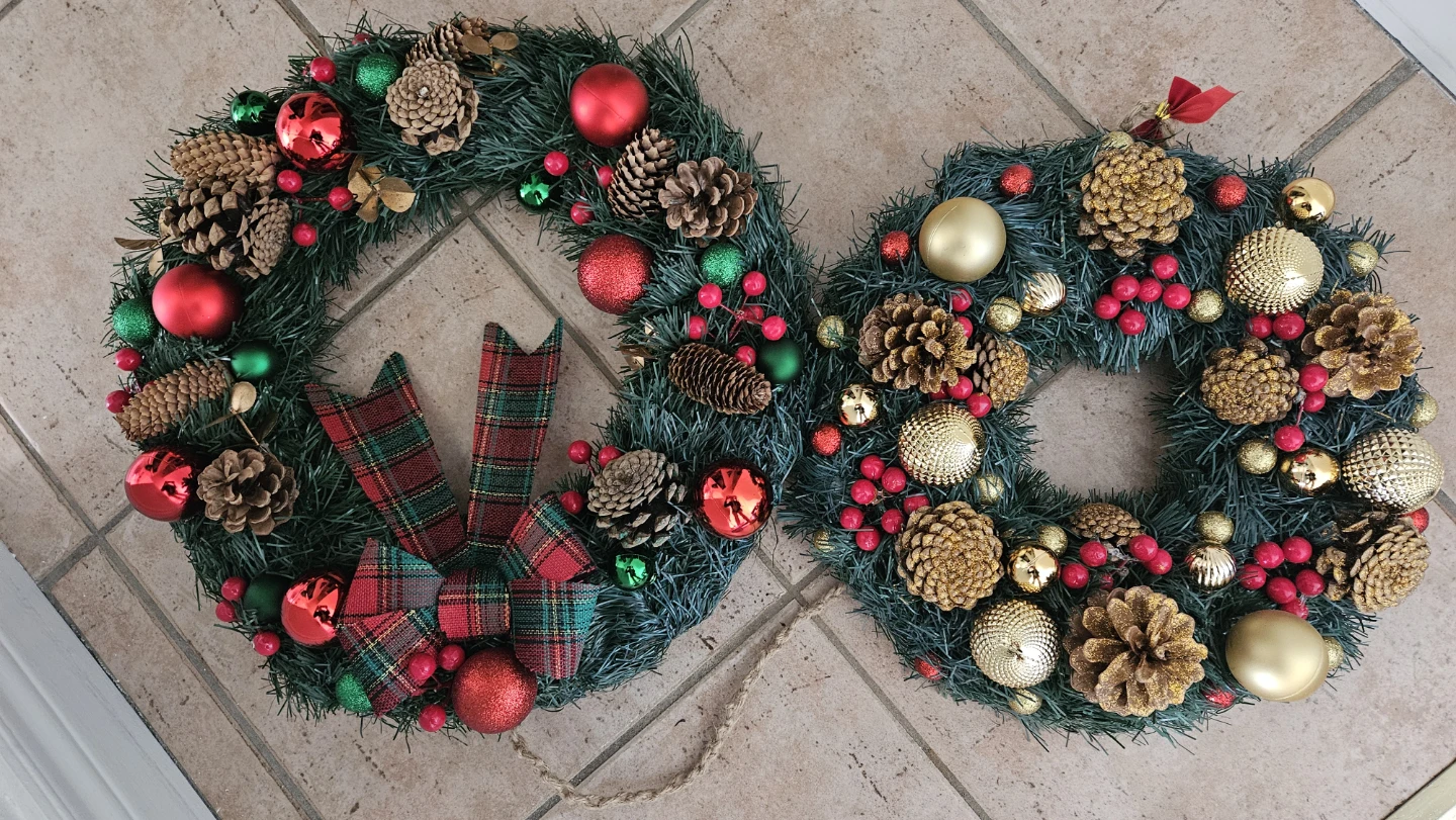Set of 2 Artificial Christmas Wreaths - photo 2