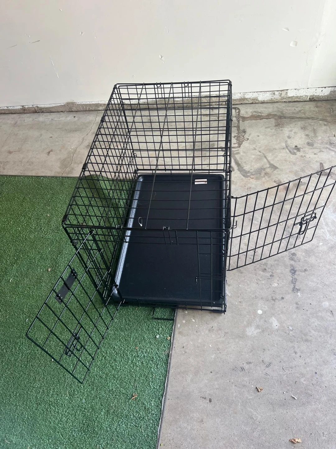 Black Metal Dog Crate with Tray