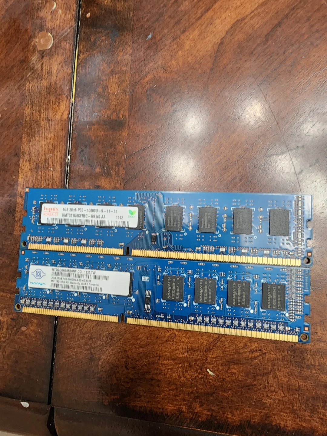 Hynix and Nanya 4GB PC3-10600U DDR3 RAM (2x)