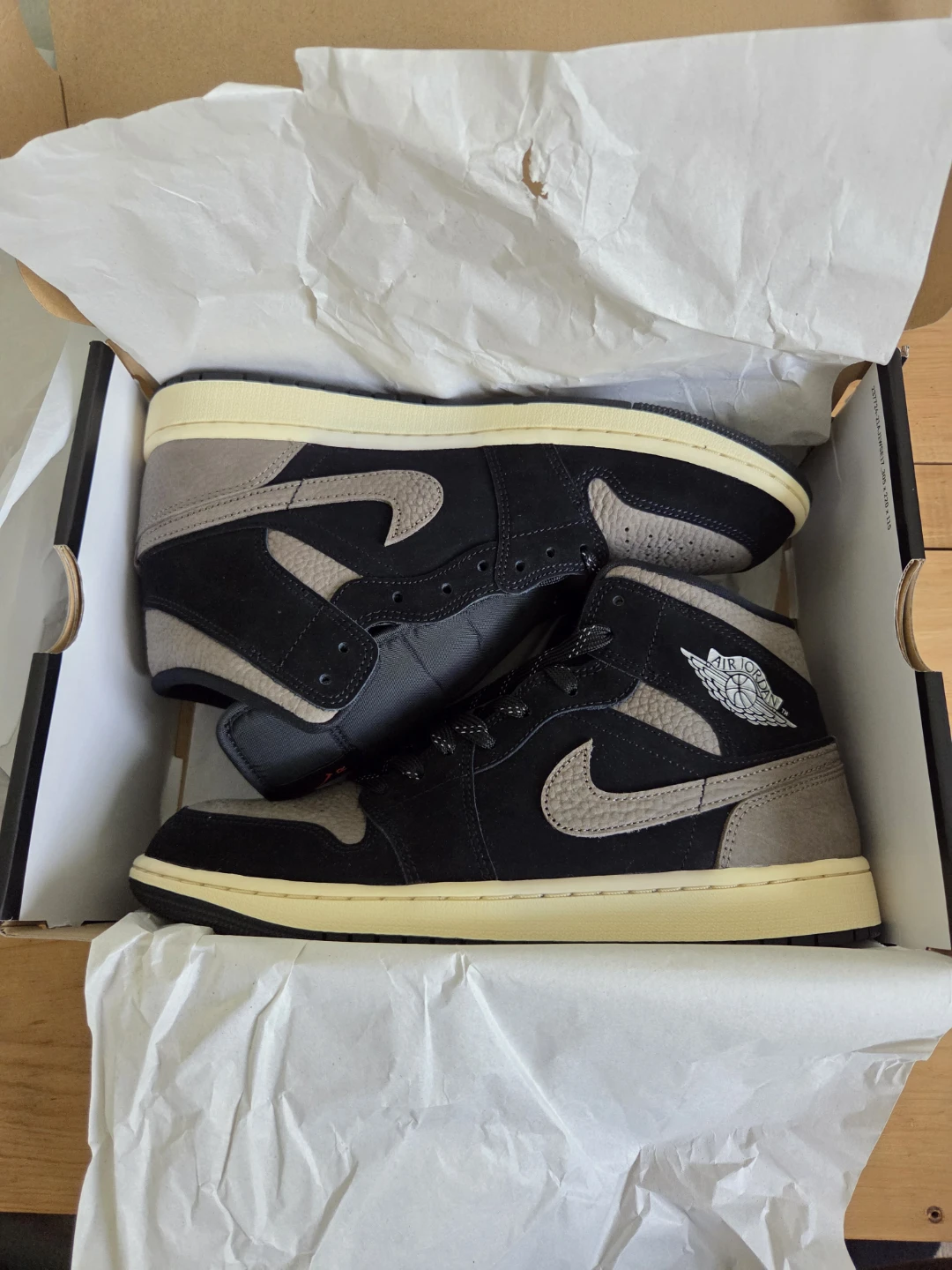 Brand New Nike Air Jordan 1 Mid SE Black/Olive Grey Mens 9