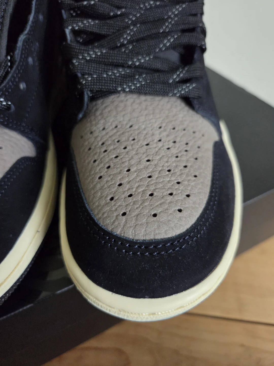 Brand New Nike Air Jordan 1 Mid SE Black/Olive Grey Mens 9 - photo 5