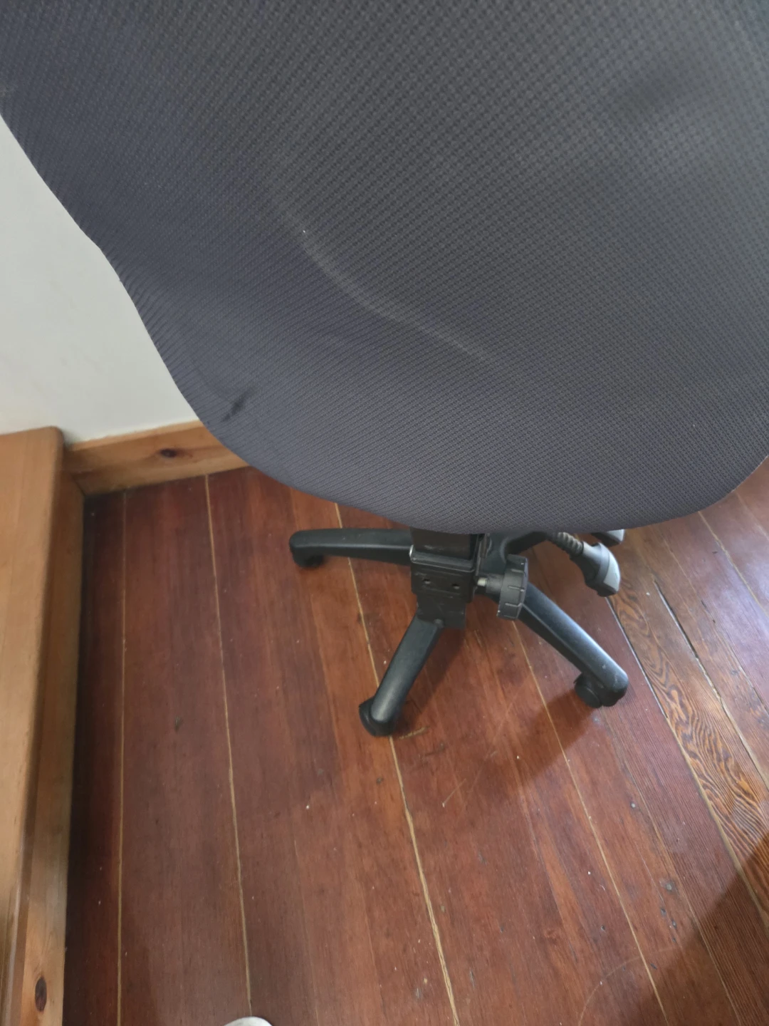 Grey Office Chair with Adjustable Height - photo 3