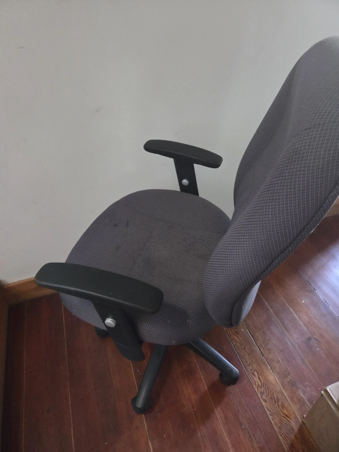 Grey Office Chair with Adjustable Height - photo 4