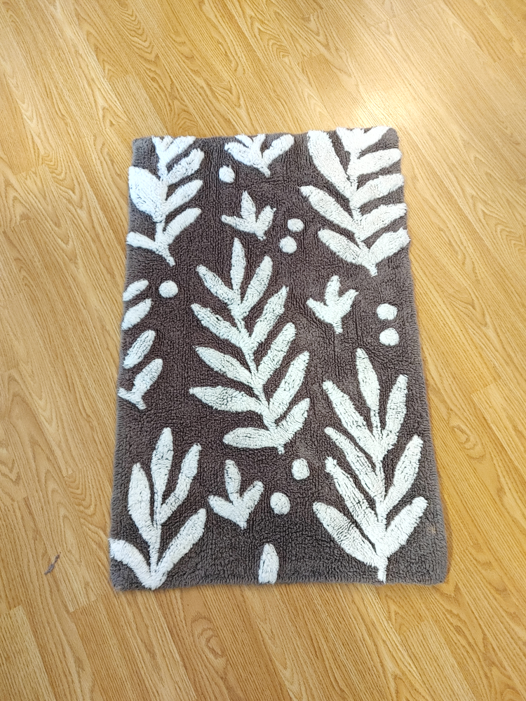 Bath Mat with Leaf Pattern 100% cotton