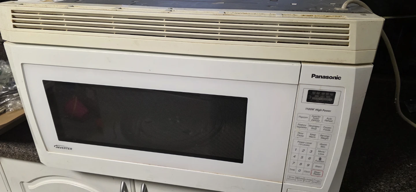 Panasonic 1100W Microwave Oven - photo 3