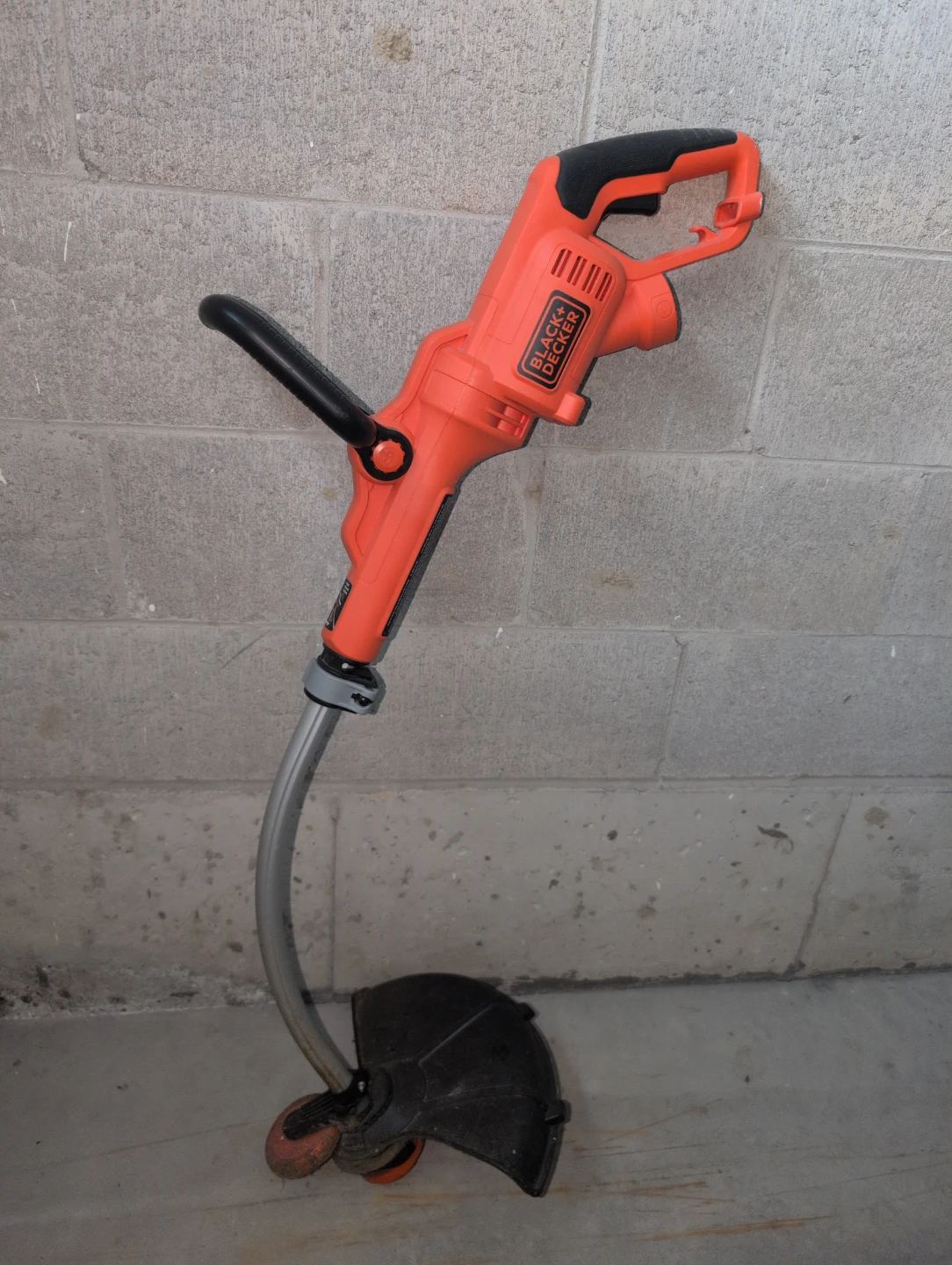 BLACK+DECKER Electric String Trimmer