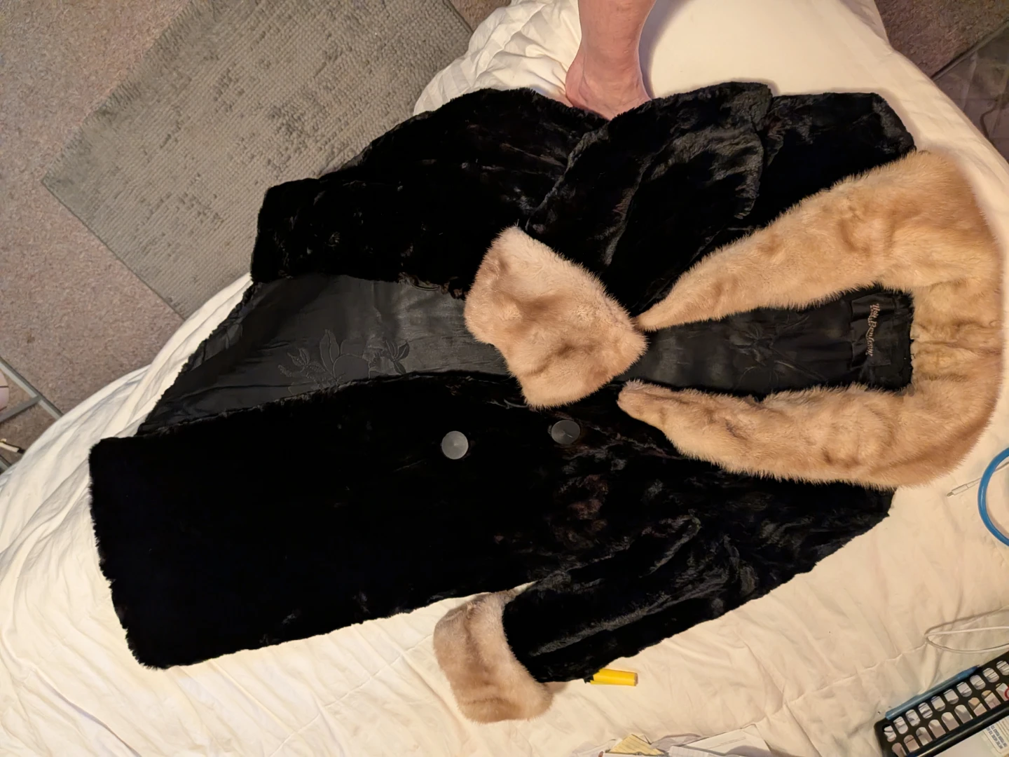 Holt Renfrew vintage genuine mink coat with Fox trim fur - photo 2