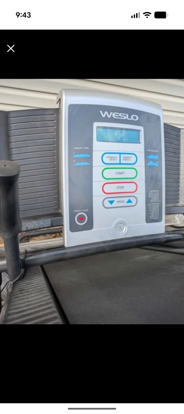 Weslo cushioned Treadmill - photo 3