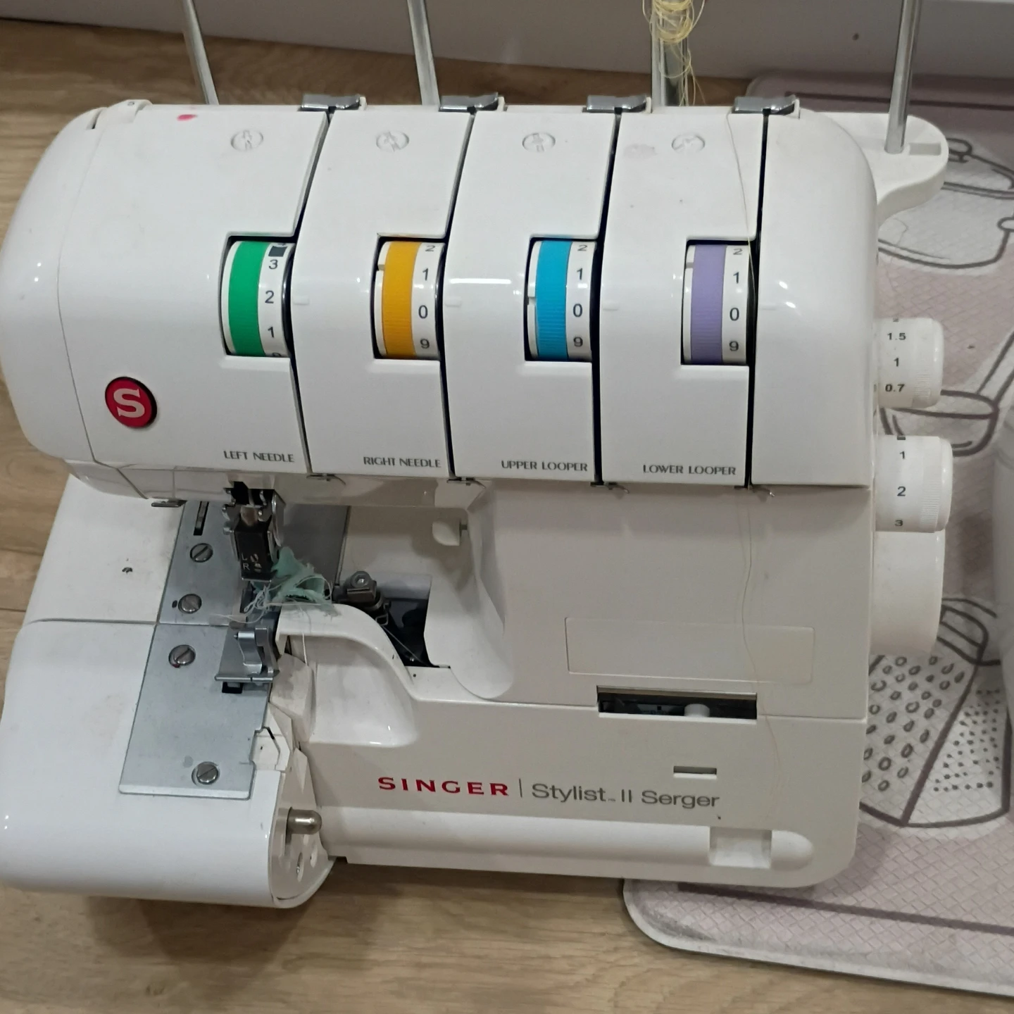 Singer Stylist II Serger Sewing Machine - photo 4