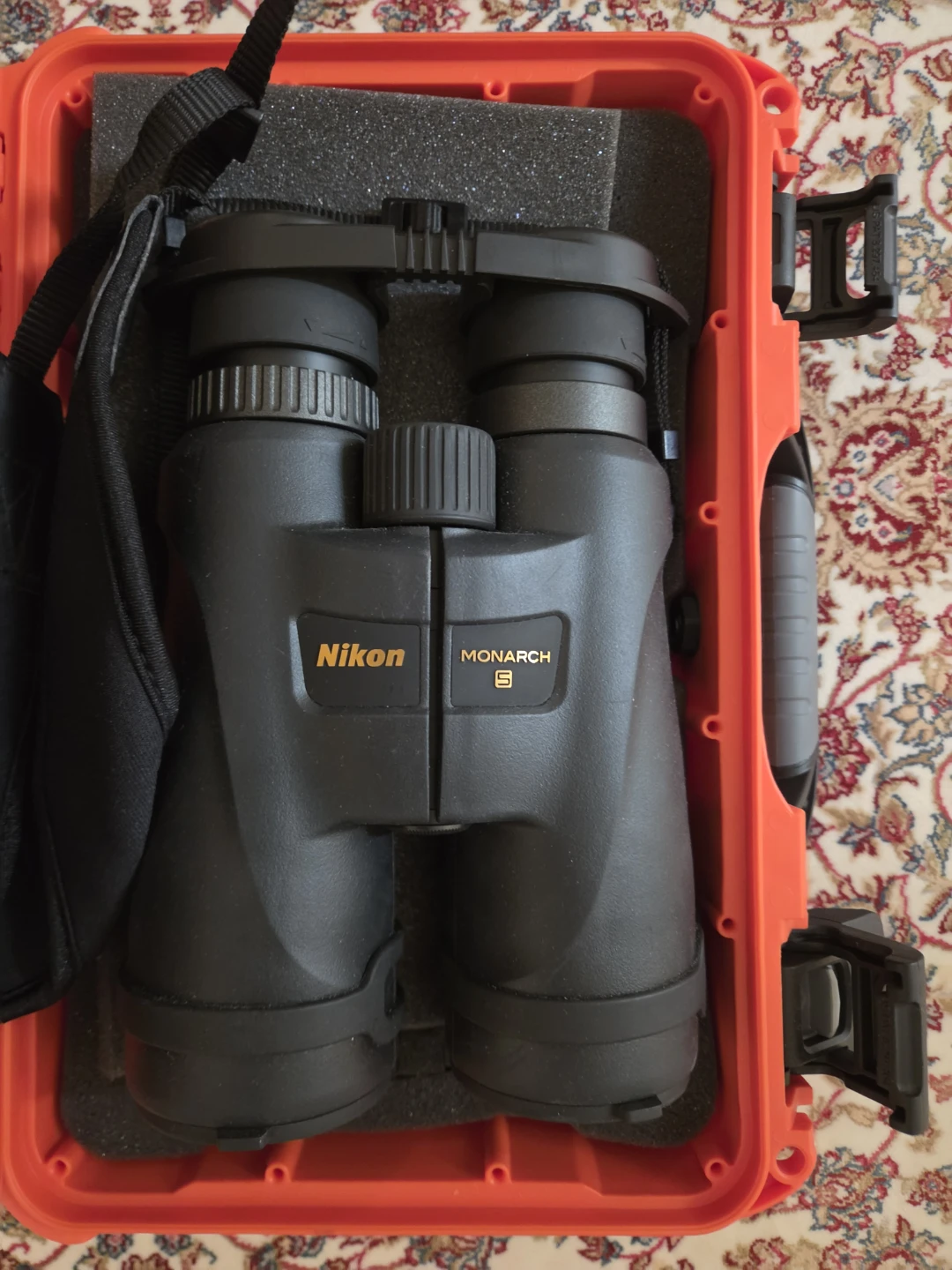 Nikon Monarch Binoculars in Nanuk Protective Case - photo 2