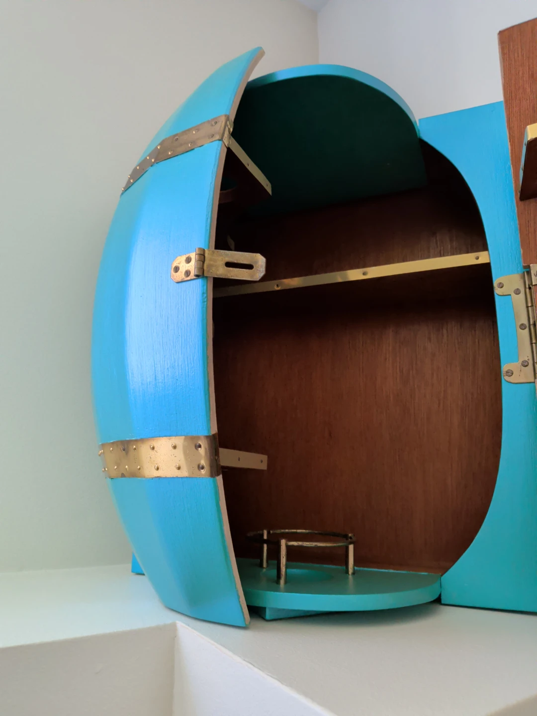 Barrel shaped bar cabinet - photo 3