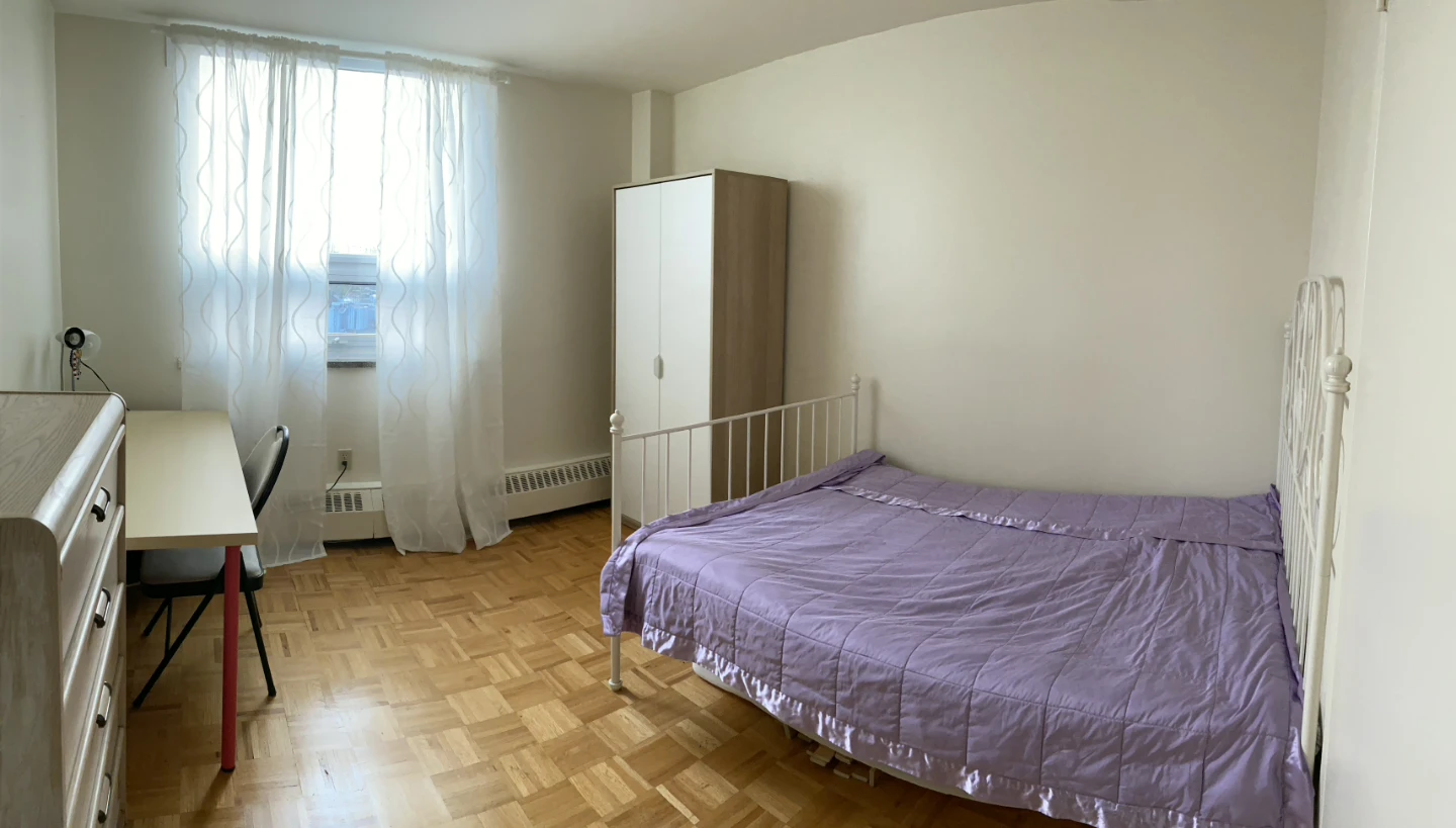 Furnished ROOM for Rent-Female-Steps from Finch subway station - photo 5
