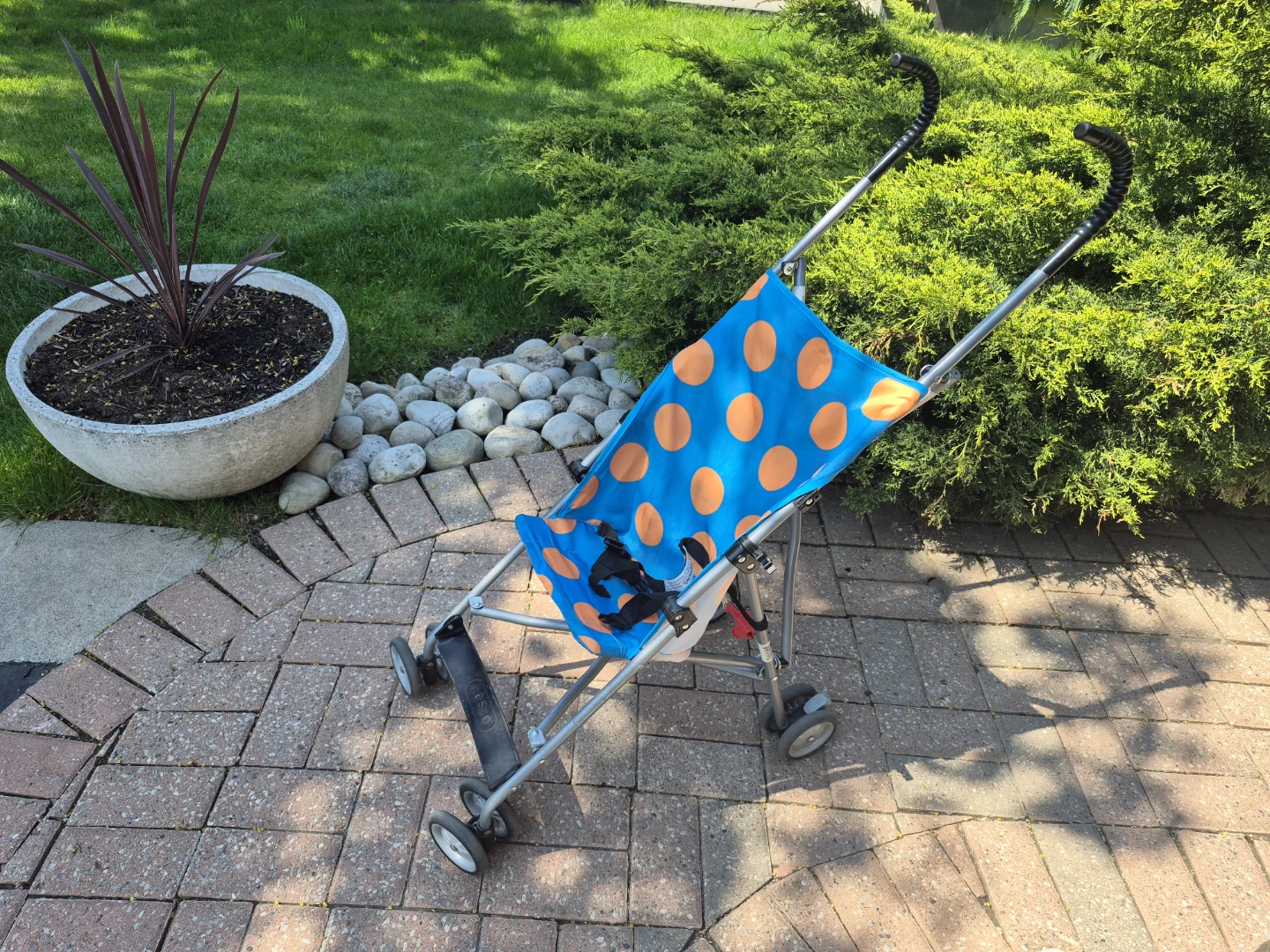 Cosco Umbrella Stroller - Blue with Orange Polka Dots - photo 2