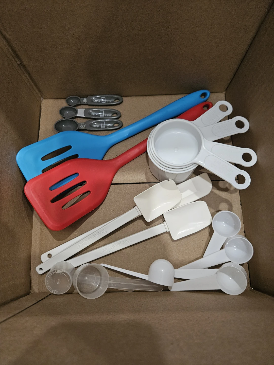 Kitchen Utensil Set - Spatulas, Cups, and Spoons