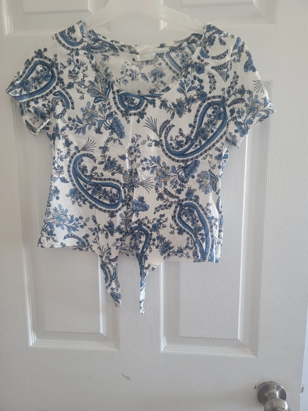 H&M White Blue Paisley Tie-Front Top size XS