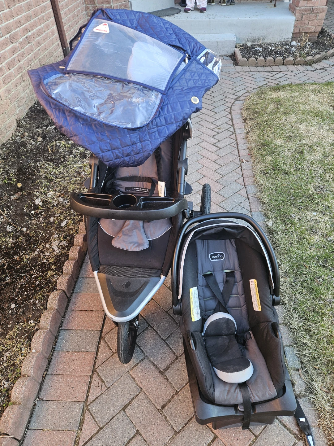 Evenflo Litemax 35 Travel System Stroller and Car Seat - photo 3
